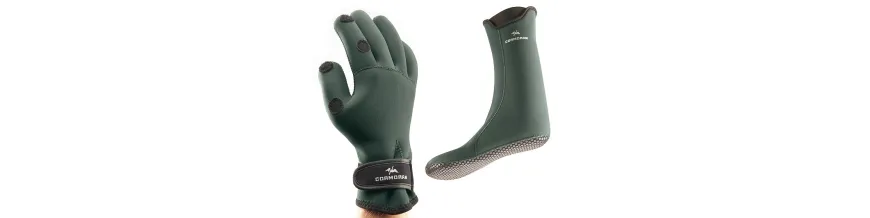 Gloves and socks for fishing and hunting